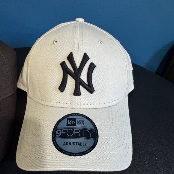 2 Yankees Caps - Picture 3 of 8